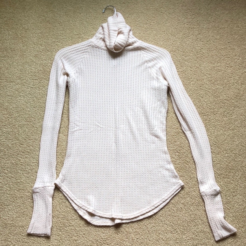Woman’s top with thumb holes